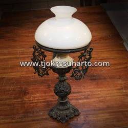 GCC 352 Lampu antik meja
