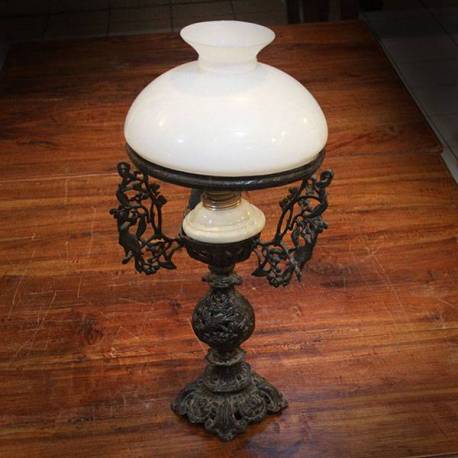 GCC 352 Lampu antik meja