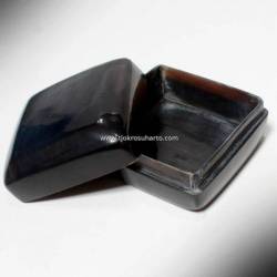 Box Polos Kotak Tanggung HTT