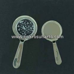 Cermin bulat tangkai sepuh perak bakar 5,5x11,5 cm DRM