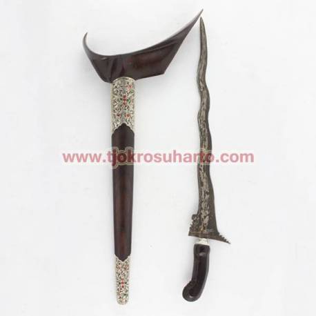Keris Ladrang Yogya Sonokeling putut Selut 2 perak bakar batu warna