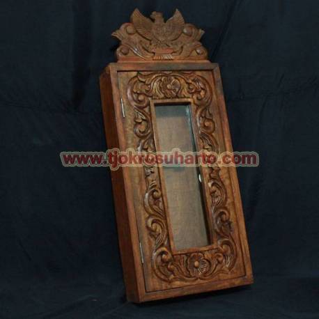 CTP 032 Kotak Keris Gantung Kaca cunduk Garuda 13x31x65 cm WYM