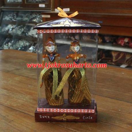 LCP 335 Wayang golek Rama Sinta sepasang Box