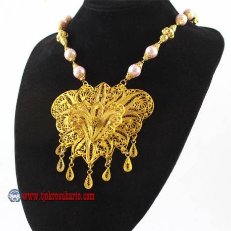 Kalung Mutiara jambon liontin bunga teratai emas 46 cm YNN (16)