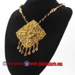 EPK 128 Kalung Mutiara hitam liontin segi 4 emas 46 cm YNN (18)