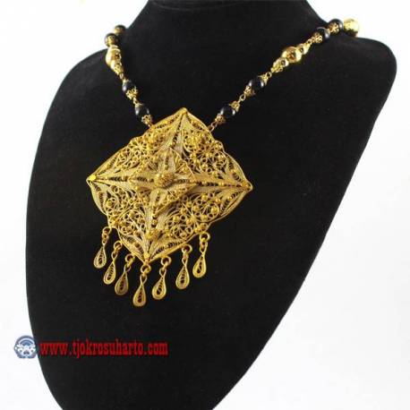 EPK 128 Kalung Mutiara hitam liontin segi 4 emas 46 cm YNN (18)