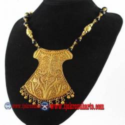 EPK 134 Kalung Mutiara hitam liontin baju lengan  emas 46 cm YNN (19f)