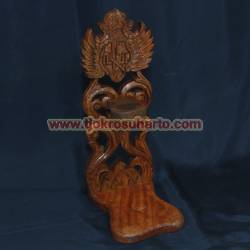 Standar Keris L berdiri Lung HB 15x18x36 cm WYM