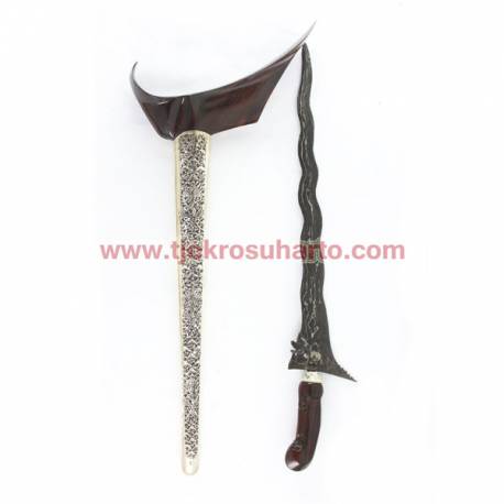 Keris Ladrang Yogya Sonokeling Nogo siluman Tatah perak bakar Halus
