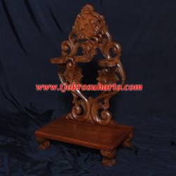 Standar Tempat keris duduk lung Pakubuwono isi 3 22x48x56 cm WYM