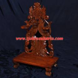 Standar Tempat keris duduk tengah tombak lung burung HB isi 3 22x48x56 cm WYM